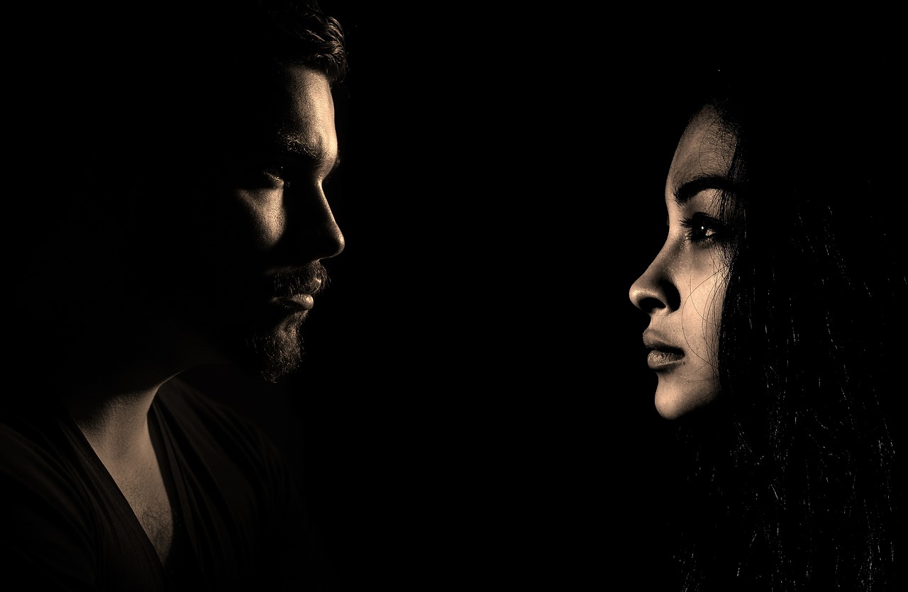 女性の一人暮らしにおけるつきまといへの対処法は？