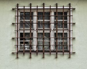 一人暮らしの窓を守るための防犯アラームの選び方は？