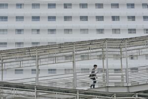 一人暮らしの女性が知らない人の訪問を上手に断る方法は？