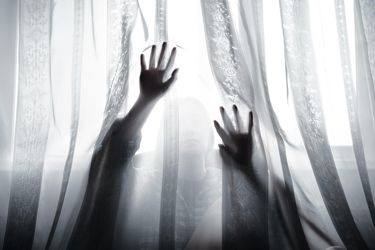 一人暮らしの女性におすすめの窓用透けるカーテンは？