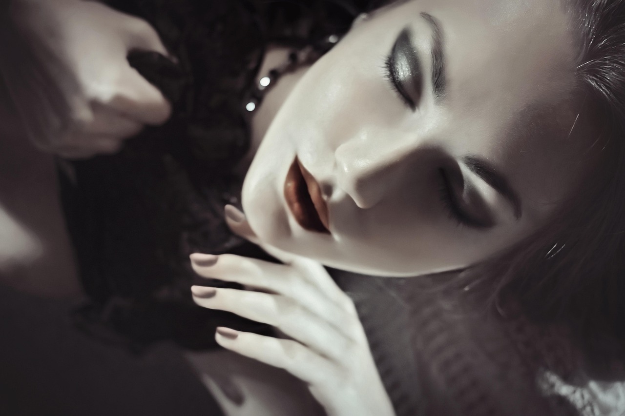 一人暮らし女性が台風時に留守を守るための対策は？