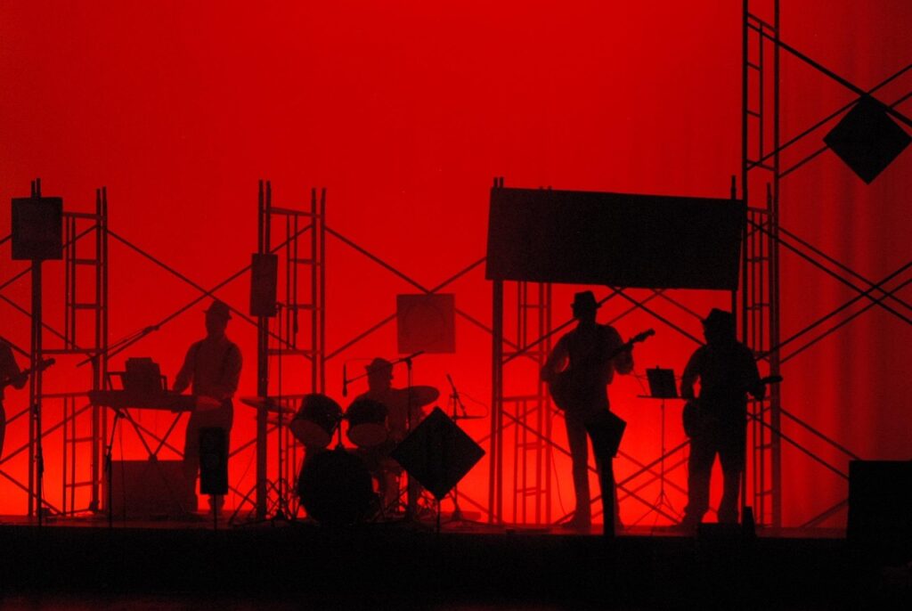 女性の一人暮らしにおける不在時の演出に最適な照明設定は？