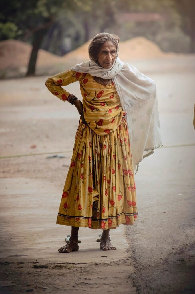 女性の一人暮らしでエレベーター内の不審者遭遇時の対処法は？