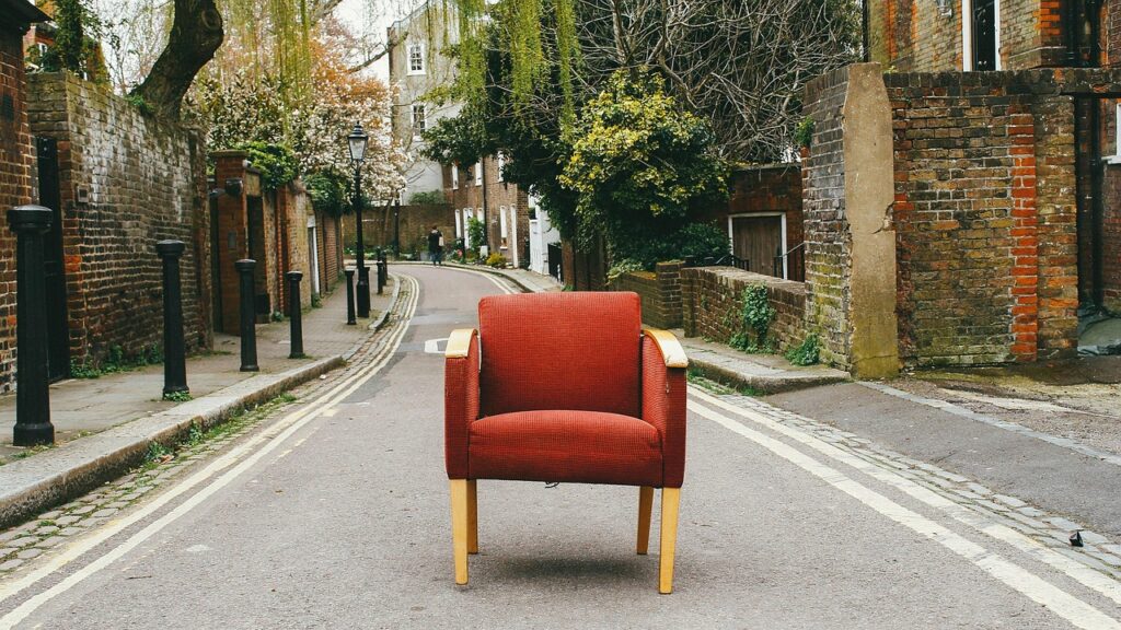 女性の一人暮らし前に近所への挨拶と防犯対策はどうすればいい？